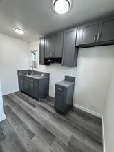 2728 Orchard Pl-Unit -E in South Gate, CA - Building Photo - Building Photo