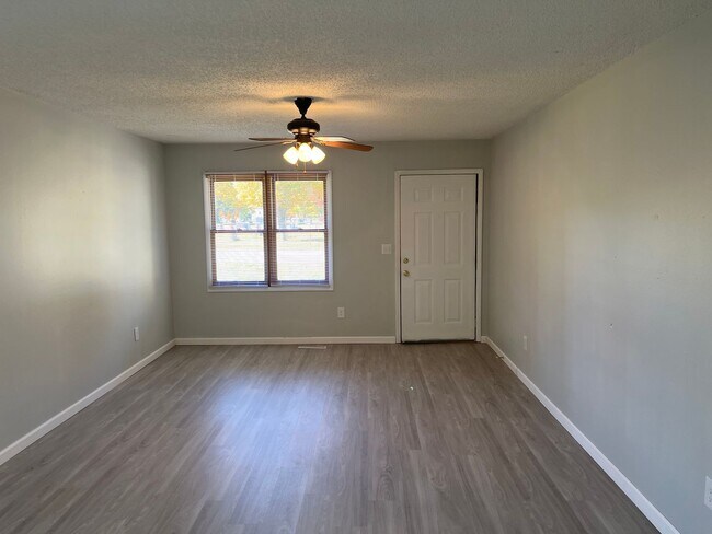 3710-3714 N Farm Rd 165 in Springfield, MO - Building Photo - Building Photo