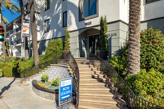 Plaza at Sherman Oaks in Sherman Oaks, CA - Building Photo - Building Photo