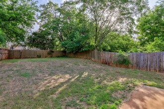 7505 Knight Lake Dr in Oklahoma City, OK - Building Photo - Building Photo