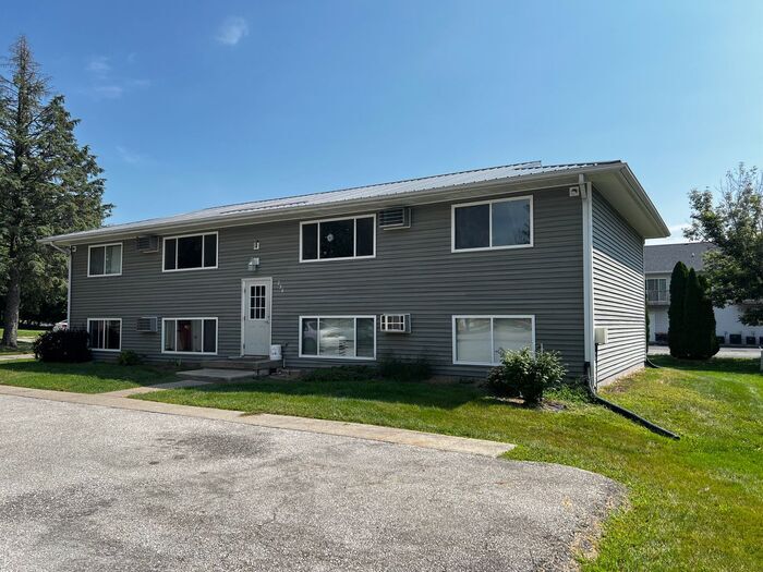 230 S Chestnut St in North Liberty, IA - Building Photo