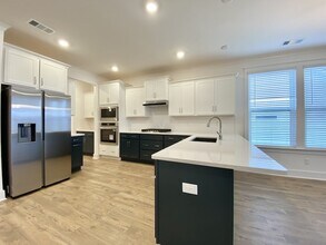 647 Conifer Dr in Thompson's Station, TN - Foto de edificio - Building Photo