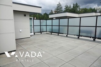 2035 Glenaire Dr in North Vancouver, BC - Building Photo - Building Photo