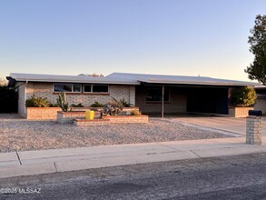 2352 S Camino Seco in Tucson, AZ - Building Photo - Building Photo