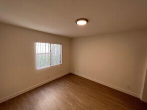 12714 Matteson Ave in Los Angeles, CA - Foto de edificio - Building Photo