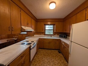 805 Edgewood Rd in Bessemer City, NC - Building Photo - Building Photo