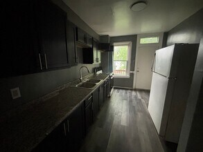 1324 W Sycamore St in Pittsburgh, PA - Building Photo - Building Photo