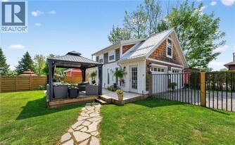 44 Pleasant Ave S in Fort Erie, ON - Building Photo