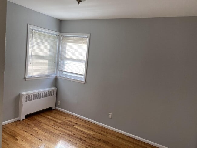 3 Wensley Rd in Plainview, NY - Foto de edificio - Building Photo