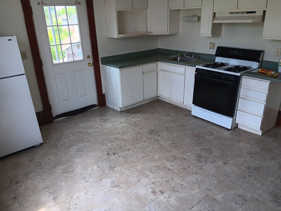 1822 Soles St in McKeesport, PA - Building Photo