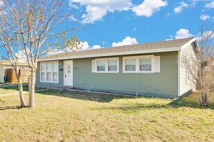 3704 Travis Ave in Odessa, TX - Building Photo