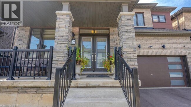 29 Bee Cres in Brantford, ON - Building Photo - Building Photo