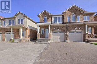 77 Frenchpark Cir in Brampton, ON - Building Photo