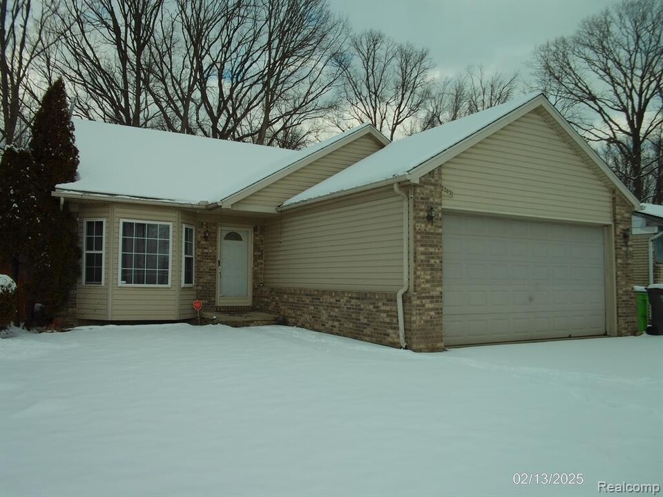 22031 Laurel St in Clinton Township, MI - Building Photo