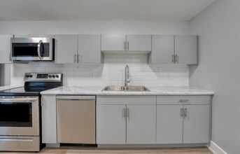 597 Gavin Ct in Kingston, ON - Building Photo - Building Photo