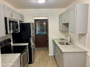 159 Cross Slope Ct in Englishtown, NJ - Building Photo - Building Photo