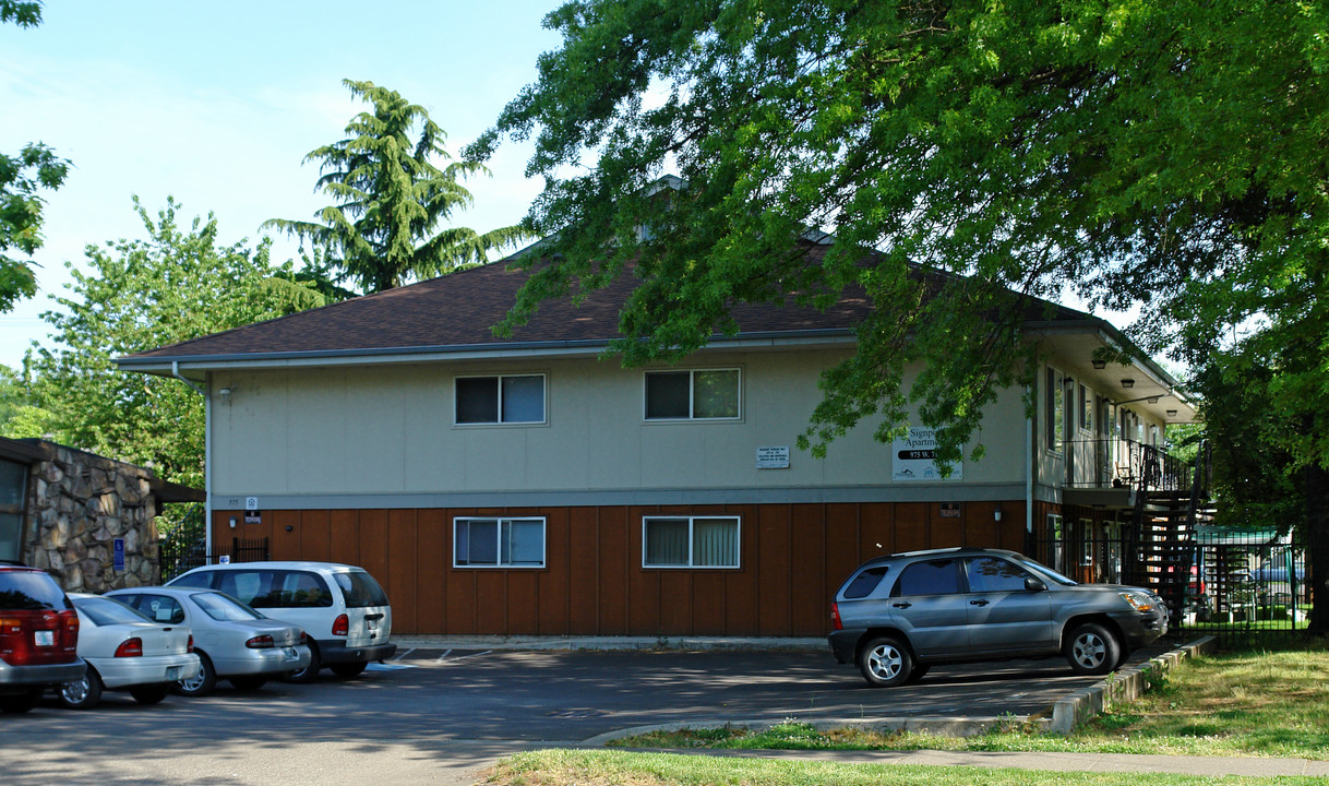 975 W 7th Ave in Eugene, OR - Building Photo