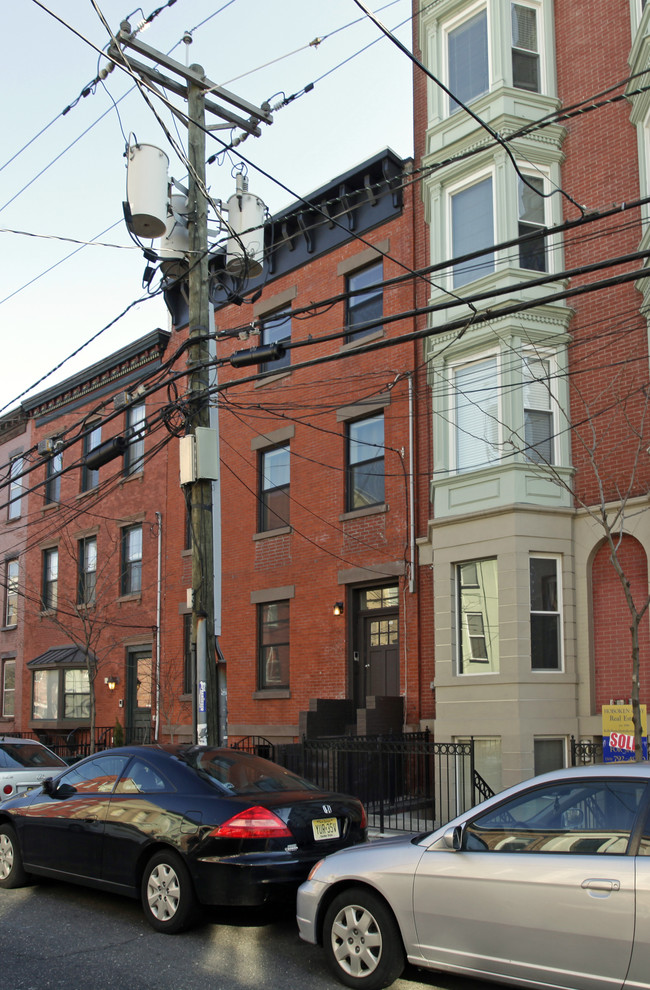 119 Bloomfield St in Hoboken, NJ - Building Photo - Building Photo