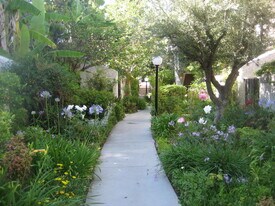 18340 Collins St in Los Angeles, CA - Building Photo