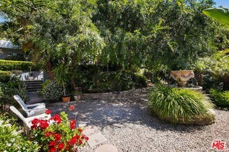 1323 N Olive Dr, Unit 29C in West Hollywood, CA - Foto de edificio - Building Photo