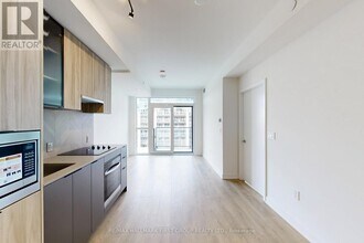 1037 The Queensway in Toronto, ON - Building Photo - Building Photo