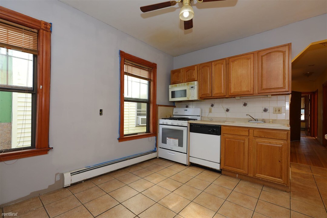 10 Norton St-Unit -Apt 2 in Boston, MA - Building Photo