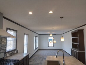 37472 Grain View Ln in Lenox, MI - Foto de edificio - Building Photo