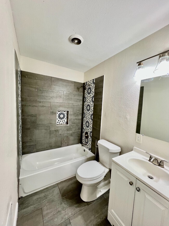 324 Lane St in Irving, TX - Building Photo - Building Photo