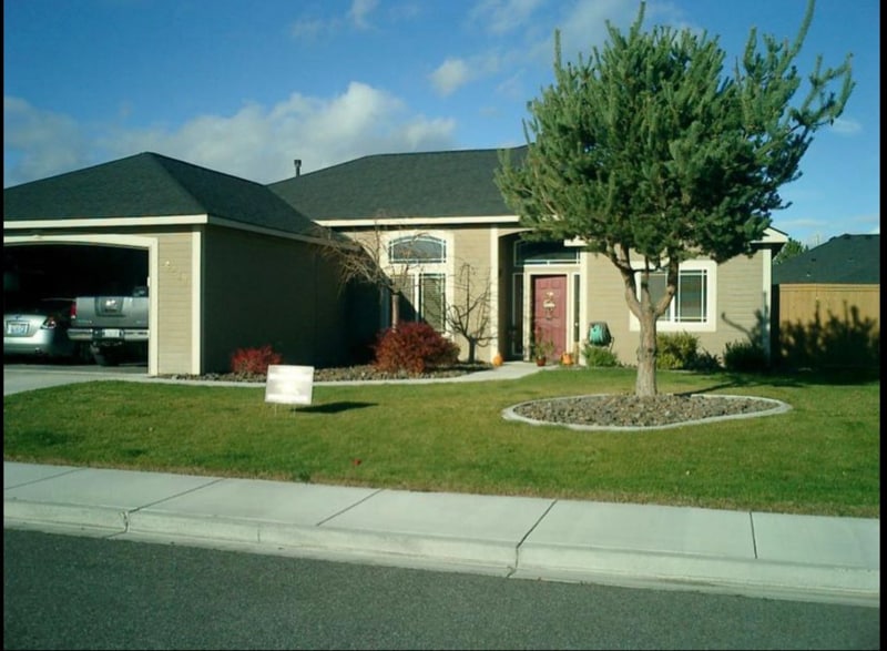 8210 W Bruneau Pl in Kennewick, WA - Foto de edificio
