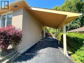 331 Roywood Crescent in Newmarket, ON - Building Photo - Building Photo