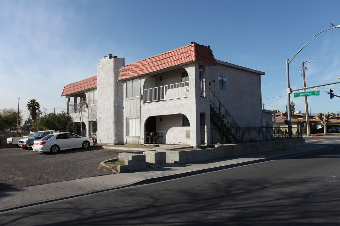 Tonopah Springs in Las Vegas, NV - Building Photo