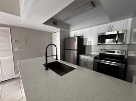 5780 Rock Island Rd in Tamarac, FL - Building Photo