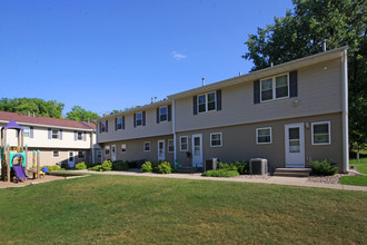 Cascade Apartments in Fergus Falls, MN - Building Photo - Building Photo