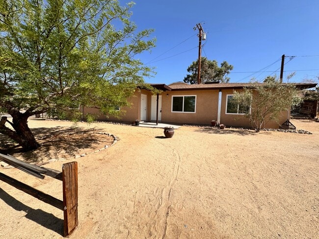 6610 Park Blvd, Unit A in Joshua Tree, CA - Foto de edificio - Building Photo