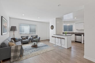 810 Crenshaw Blvd in Los Angeles, CA - Foto de edificio - Building Photo