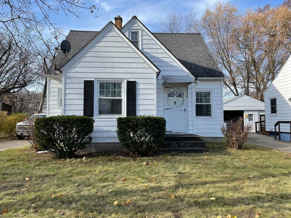 4909 Florida Ave SW in Grand Rapids, MI - Building Photo