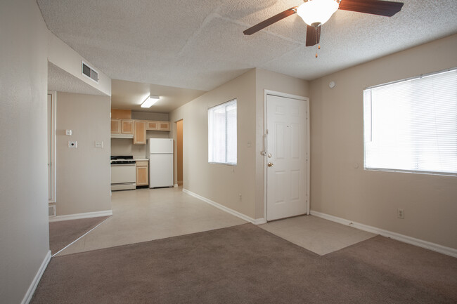 Western Pellicano Apartments in El Paso, TX - Building Photo - Interior Photo