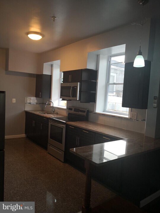 631 N 11th St Photo