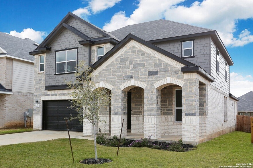 5230 Anzueto in San Antonio, TX - Building Photo