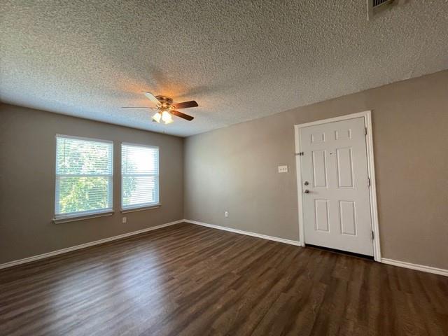 319 SE 3rd St-Unit -203 in Grand Prairie, TX - Building Photo - Building Photo