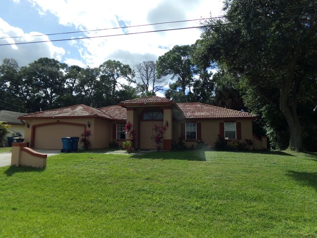 property at 310 Seahorse Cir SE