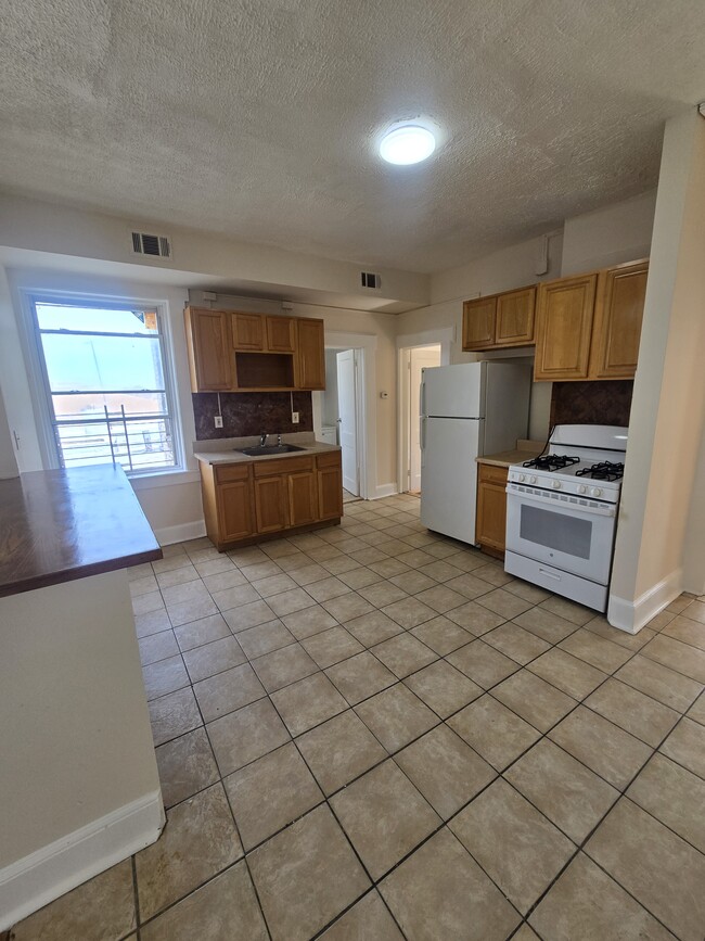 526 S 15th St in Newark, NJ - Foto de edificio - Building Photo