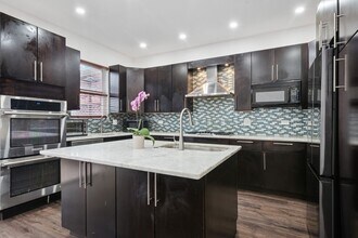 6332 N Sacramento Ave in Chicago, IL - Building Photo - Building Photo