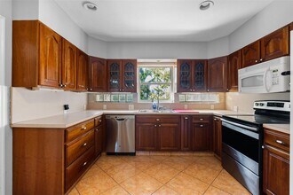 516 NE 23rd St in Wilton Manors, FL - Building Photo - Building Photo