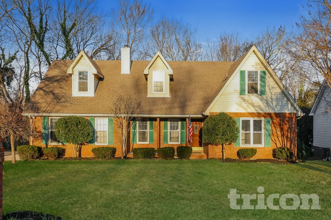 730 Brushy Ridge Dr in La Vergne, TN - Foto de edificio