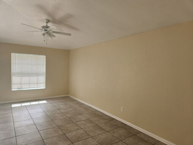 2906 Nora Ave N in Lehigh Acres, FL - Foto de edificio - Building Photo