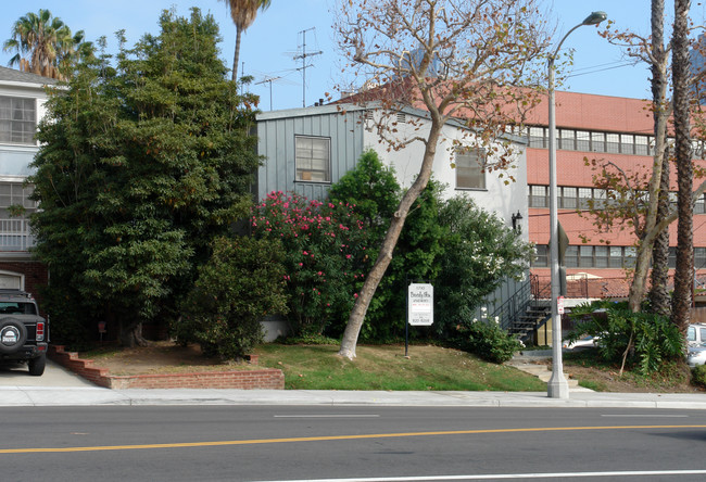 1710 S Beverly Glen Blvd in Los Angeles, CA - Building Photo - Building Photo