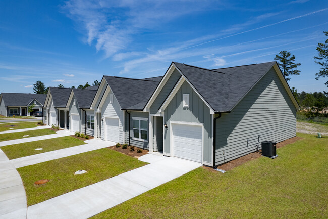 The Cottages at New Hampstead in Savannah, GA - Building Photo - Building Photo