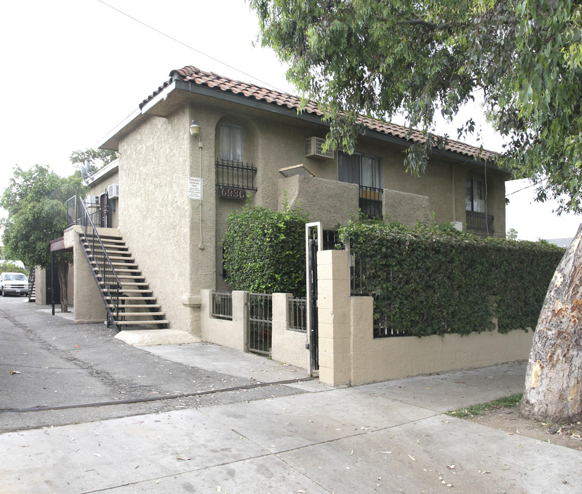 6936 Morella Ave in North Hollywood, CA - Foto de edificio