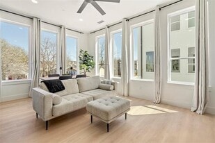 2019 California Dr in Dallas, TX - Building Photo